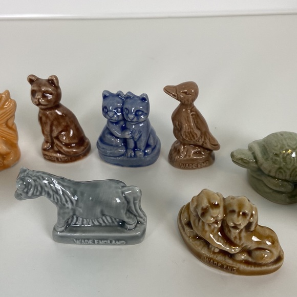 Wade England Red Rose Tea whimsies figurines pet series - Picture 4 of 9